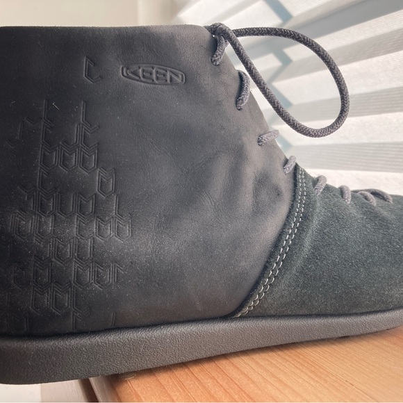 Vintage Keen, black leather and suede
barely worn! Size 9US 39.5 EU - Picture 6 of 7